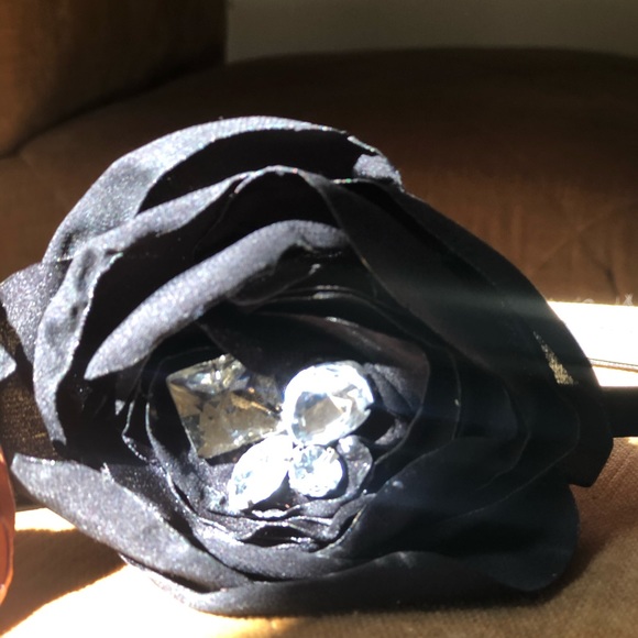 A trio of flower headbands - Picture 2 of 6